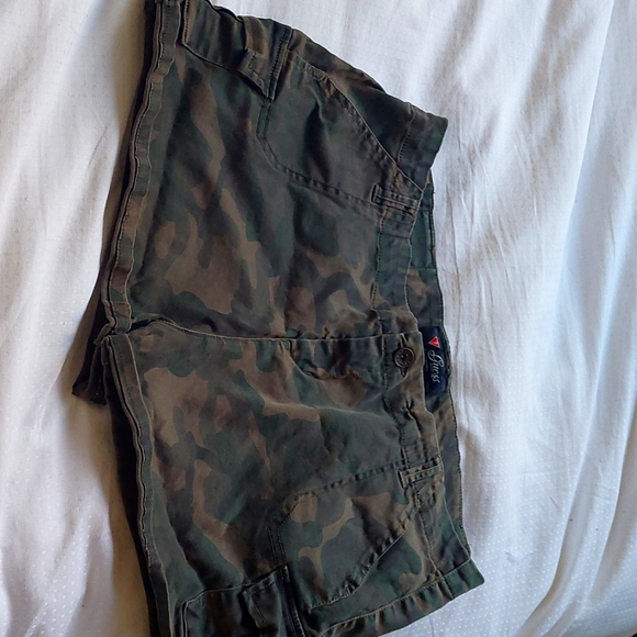 Guess camouflage shorts - Picture 1 of 3